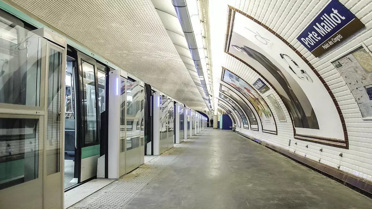 Автоматические платформенные ворота Gilgen в метро Парижа (Франция)